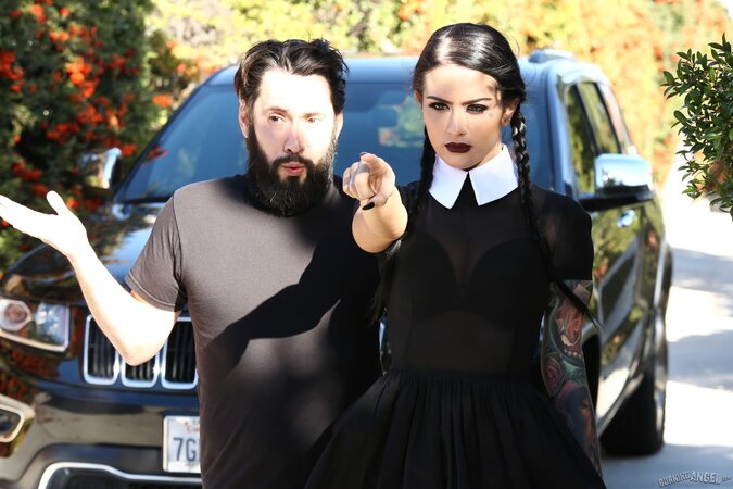 Goth babe Katrina Jade seduces her driver and goes all the way