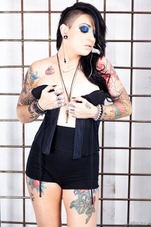 Goth cutie Draven Star strips to tease with her spread pussy lips