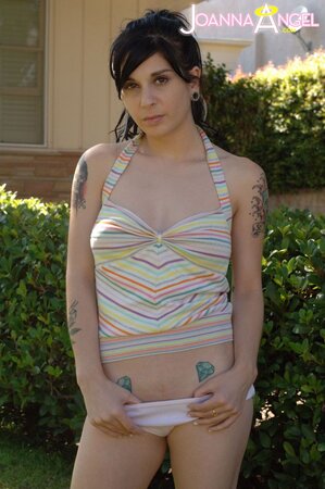 Model with tattoos and a cute boody posing in ther front porch