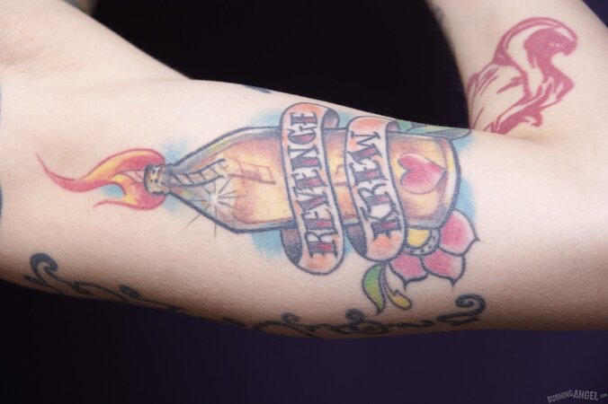 Bella Vendetta displays her natural big tits, nice ink, and pierced pussy in a bikini