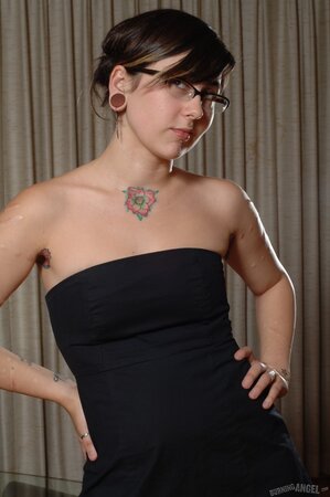 Emo babe in glasses is playing with her twat on camera