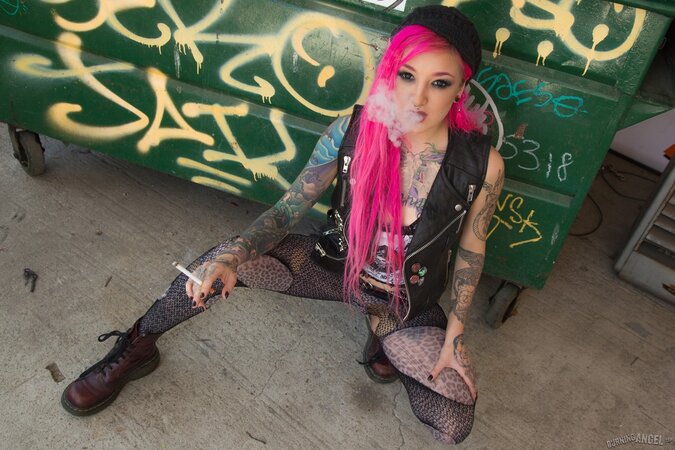 Kelsi Lynn shows off her petite ass and pussy beside the dumpster while smoking