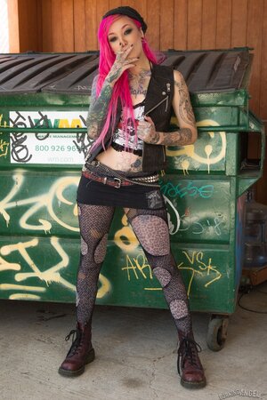 Kelsi Lynn shows off her petite ass and pussy beside the dumpster while smoking