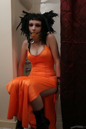 Alternative hottie with perfect naturals looking ready for more