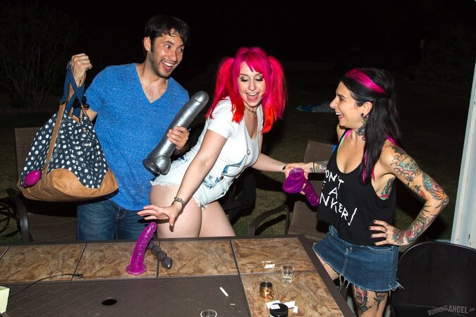 Proxy Paige takes a fat rod deep in her tight ass with Joanna Angel and Tommy Pistol