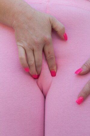 Virgo Peridot twerking her fat ass after showing her cameltoe