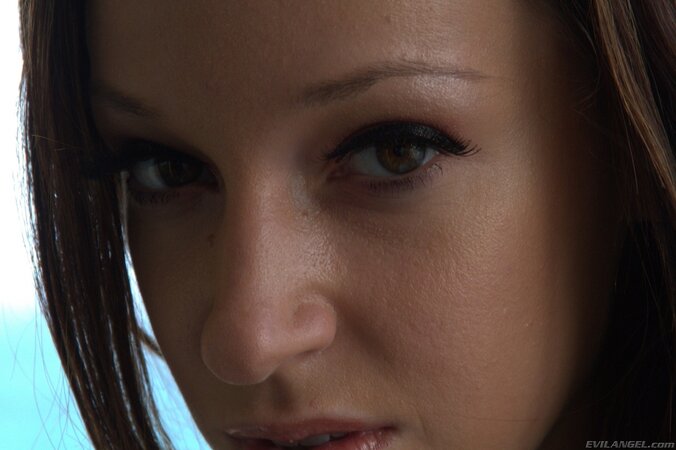 Jada Stevens slips off her thong to display her sexy ass