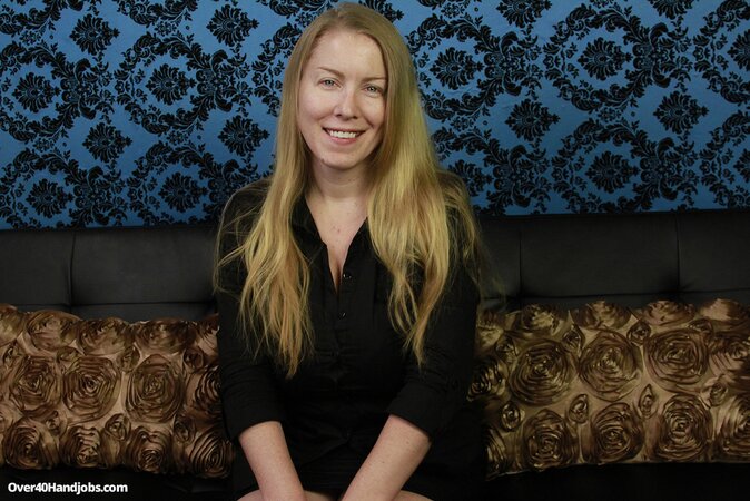 Desiree Deluca gets his cum on her huge boobs after the handjob