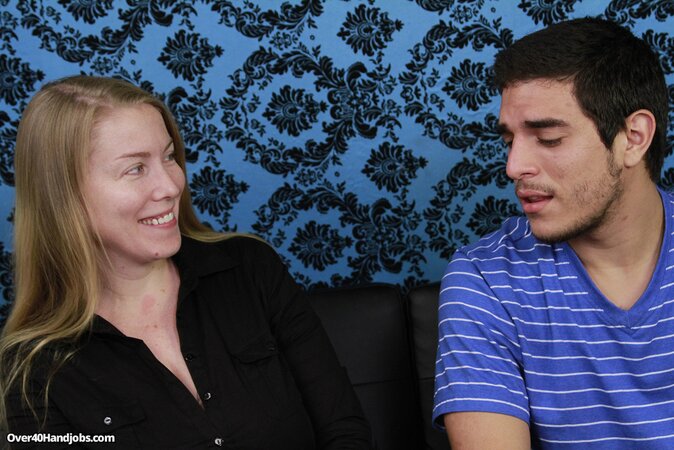 Desiree Deluca gets his cum on her huge boobs after the handjob