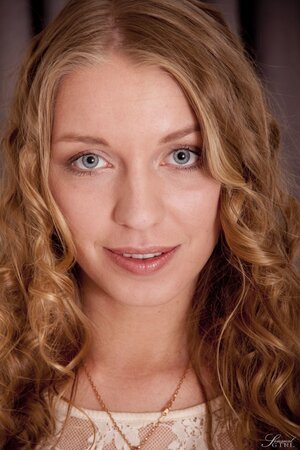 Mary Dream shows off her nude body with a curl in her blonde hair