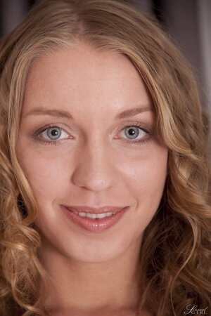 Mary Dream shows off her nude body with a curl in her blonde hair