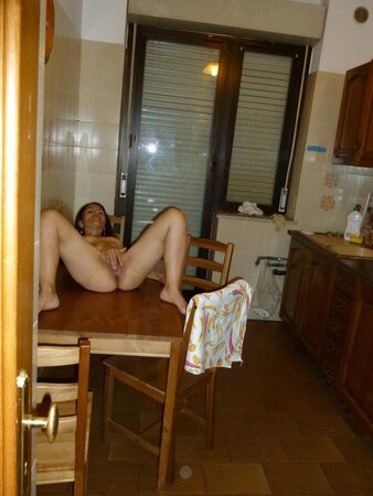 Hot girl PD Agnese makes herself orgasm on the kitchen table