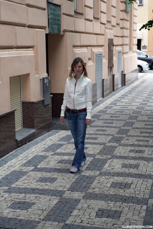 European hottieMandy Q receives a massage before fucking