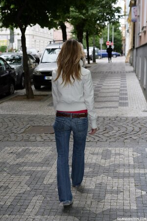 European hottieMandy Q receives a massage before fucking