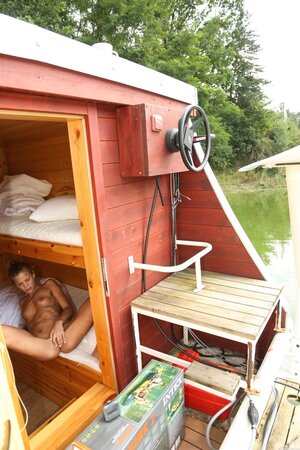 Sara Kay using asex toy and fingers while roaming on a boat