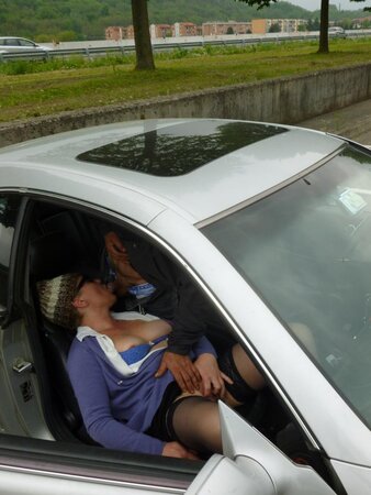 PD Claudio fucks a mature woman in cap under the open sky