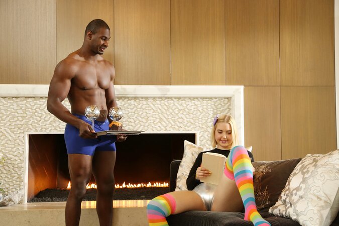 Chloe Couture getting slayed by the big black cock of Jax