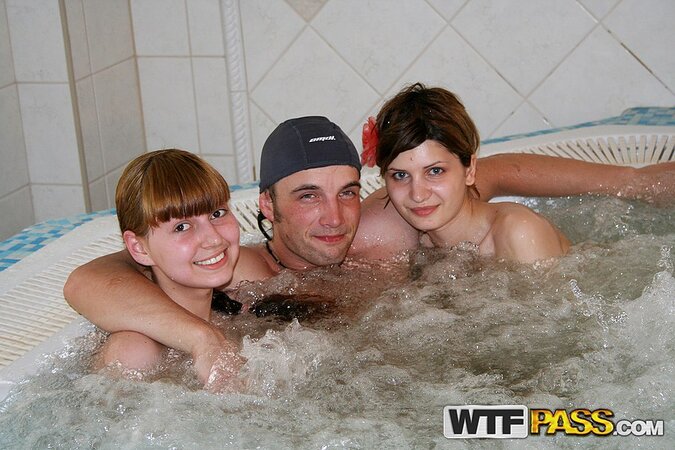 Aspen Richardsen and her friends are fucking in the spa