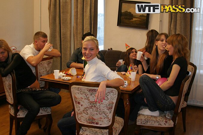 College students engage in drunk group sex activities