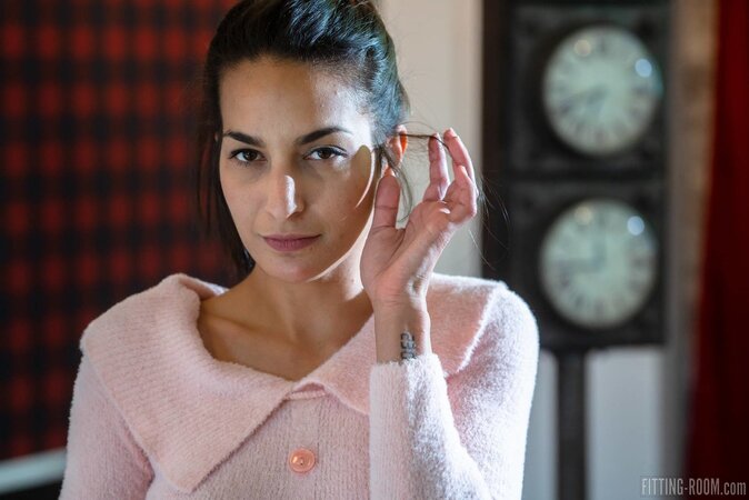 Anita Gorgues models her underwear before masturbating in a hose