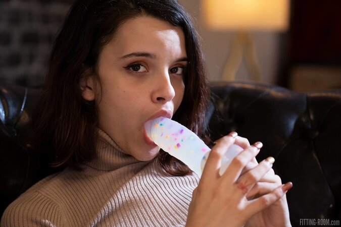 Gorgeous brunette with a shapely ass is going to show off