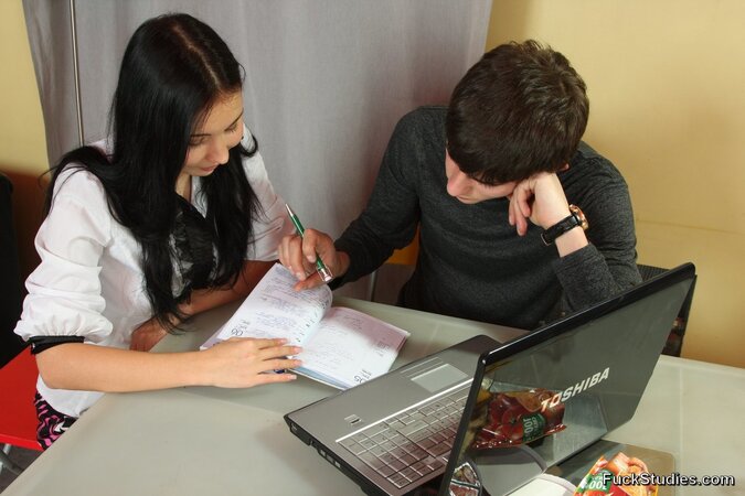 Dark haired girl spreads her legs and gets banged silly