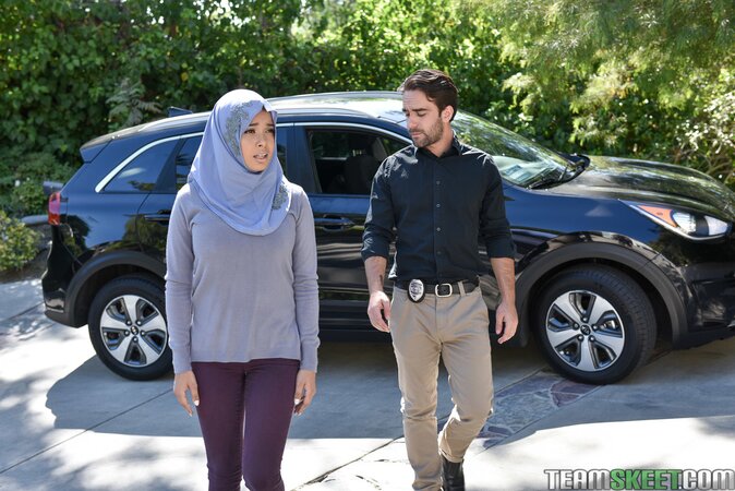 Hijab babe with an athletic body is going to worship dick