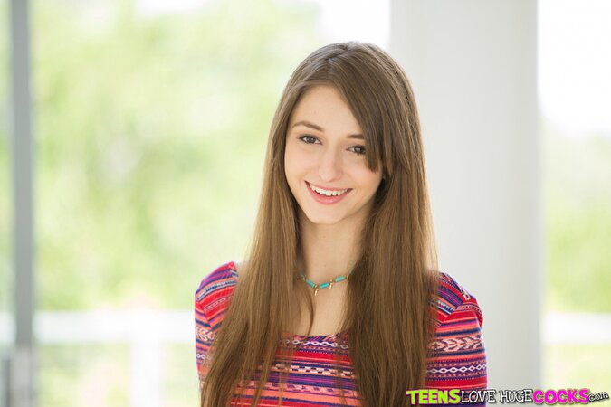 Willow Hayes shows off her natural big tits