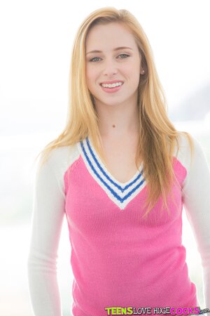 Blonde Taylor Whyte enjoys playing with her pussy while spreading her legs