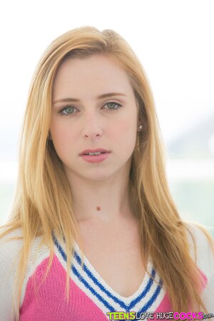 Blonde Taylor Whyte enjoys playing with her pussy while spreading her legs