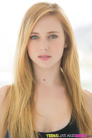 Blonde Taylor Whyte enjoys playing with her pussy while spreading her legs