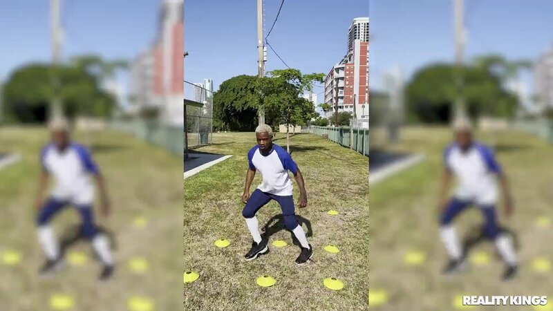 Gia OhMy and Willow Ryder enjoy an outdoor IR 3some with black guys