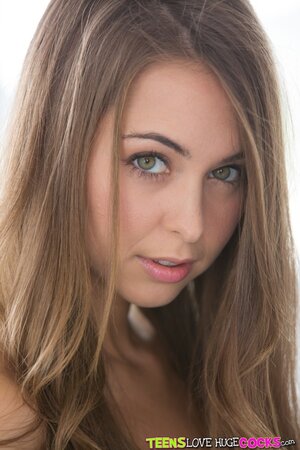 Riley Reid reveals her perky titties and neat ass