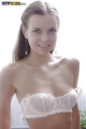 Carre fingers her pussy and poses in stockings