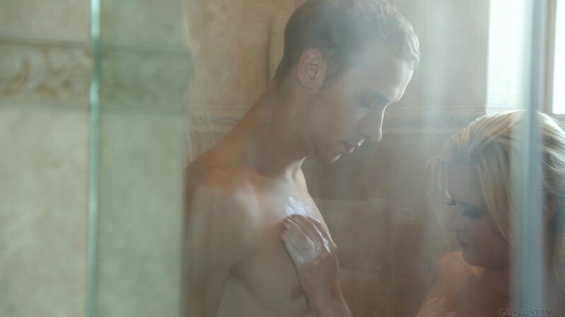 Wet skin against her skin gets this blonde so so horny