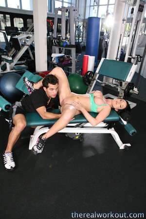 Melissa Lauren seduces at the gym and gets fucked with real zeal