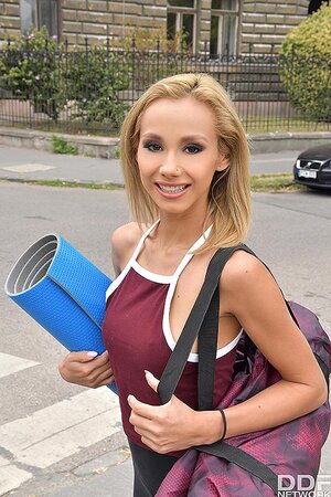 Veronica Leal seduces her guy after returning from the yoga studio