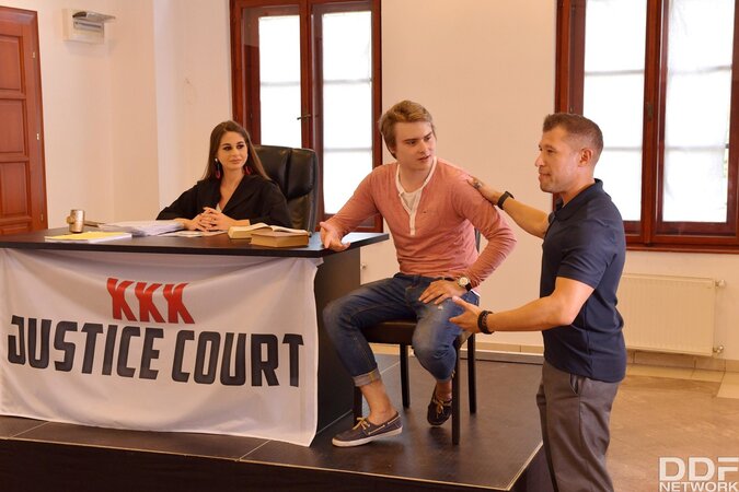 Andreina De Luxe, Cathy Heaven, Erik Everhard, Ian Scott, and Kayl in Hands On Hardcore