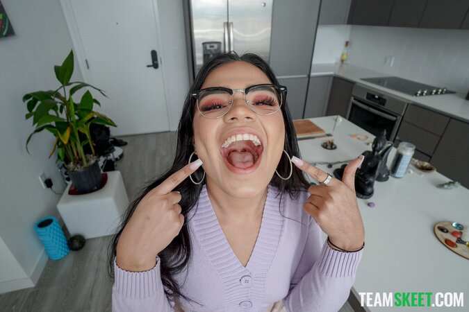 Latina with a cute face wants to worship dick cuz why not