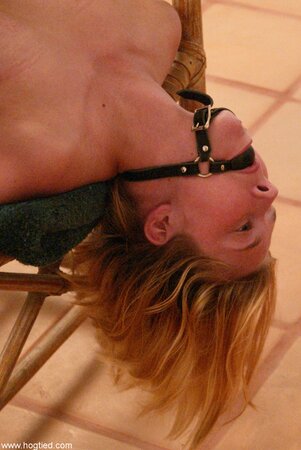 Knots with subby girls that don't get cocks to brush their lips