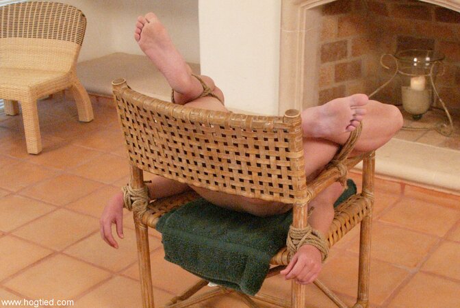 Knots with subby girls that don't get cocks to brush their lips