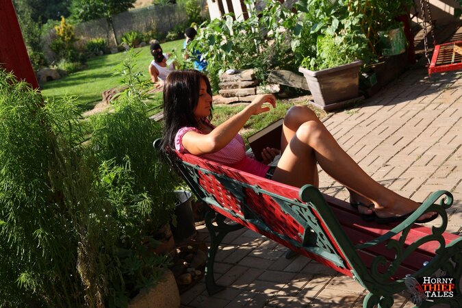 Teen gets double banged by two huge cock, struggles to breathe