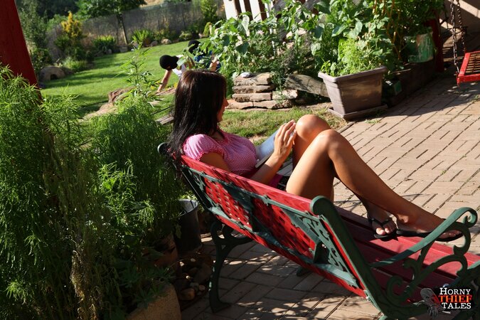 Teen gets double banged by two huge cock, struggles to breathe