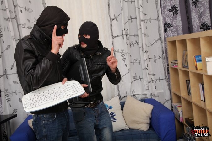 Horny girl felt like his penis gripped her pussy so tightly