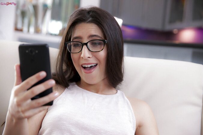 Anya Olsen and Serena Blair eat and finger twats on the couch