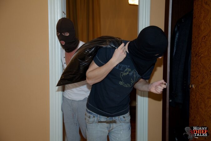 Lindsey Olsen spits out sperm after pussy to mouth sex with masked invaders