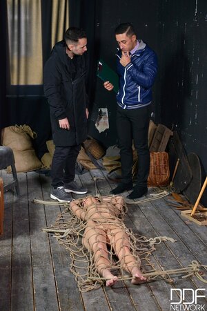 BDSM threesome dealing with an anal hungry bombshell here