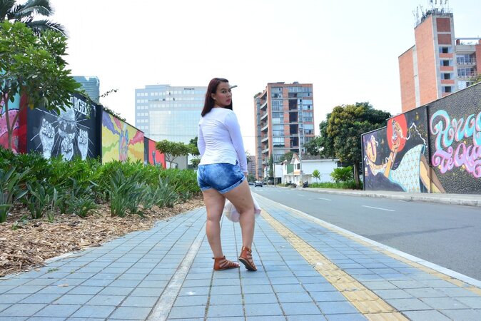 Round booty babe Angela Rodriguez is going to FLAUNT her ass