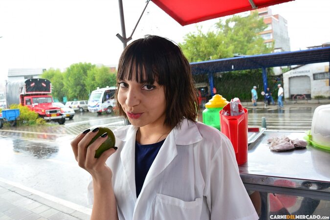 Colombian cutie shows off her body in public, then in private