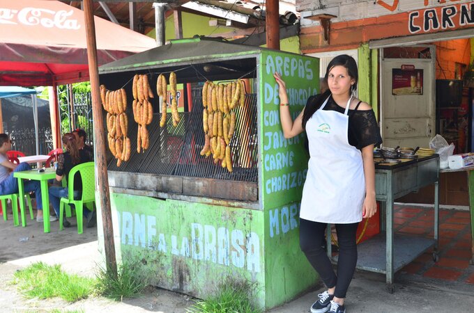 Hips that don't lie, they scream for dick in a solo scene